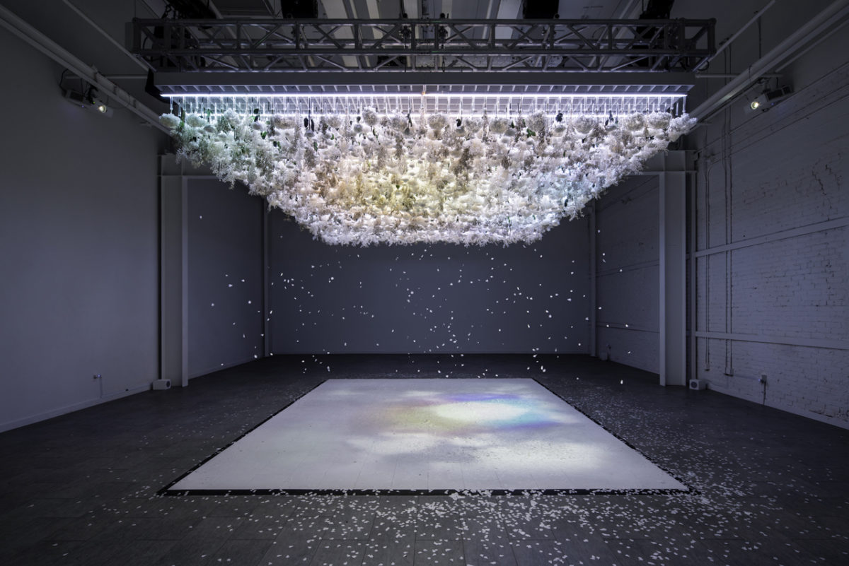 THE ART OF BLOOM」インスタレーション用 紙製花びらの製作 | 製造事例